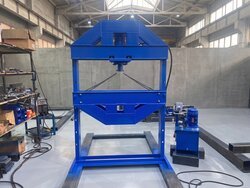 Гаражный пресс 40 тонн с подъемным столом