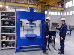 Гаражный пресс для распрессовки колёс 150 тонн